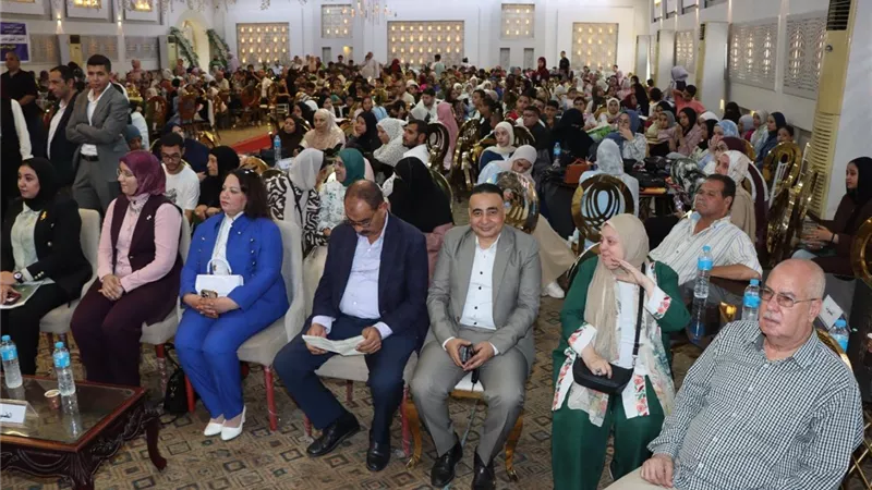 نائب محافظ بنى سويف يشهد احتفالية لتكريم الأمهات المثاليات وحفظة القرآن الكريم والمتفوقين 