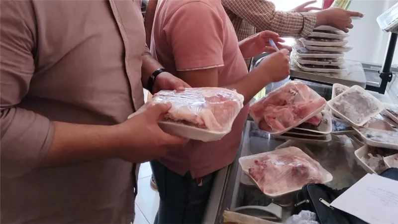 صحة سوهاج  تضبط أكثر من 7 آلاف عبوة عصير مجهولة المصدر وإعدام 120 كيلو لحوم ومنتجات غذائية