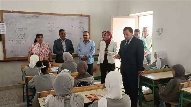 في أول أيام الدراسة.. عمارة يتابع انتظام العملية التعليمية بمدارس بنى سويف 