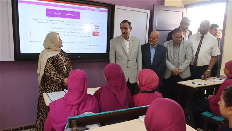 محافظ سوهاج يتفقد عددًا من المدارس مع بداية العام الدراسي الجديد
