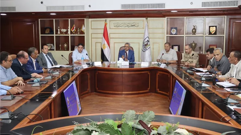 محافظ بنى سويف يتابع العمل في ملف طلبات تقنين أراض أملاك الدولة