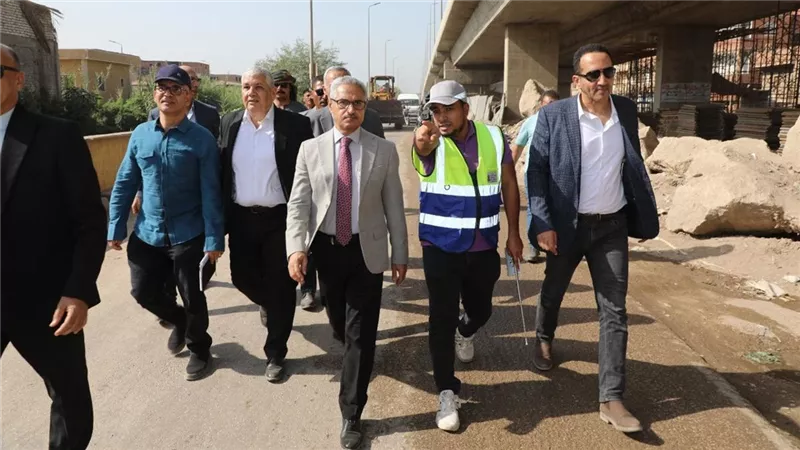 محافظ بني سويف يتابع 3 مشروعات فى قطاع الطرق والكباري