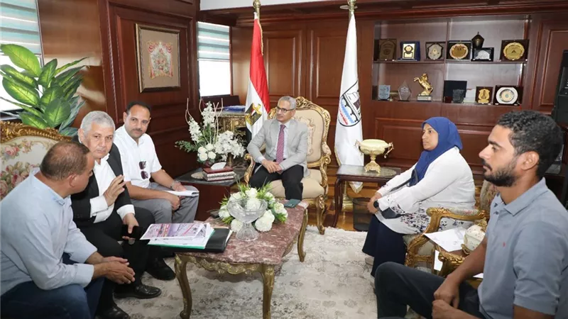 محافظ بنى سويف بناقش مع مسؤولى السكة الحديد تحديث أنظمة الإشارات 