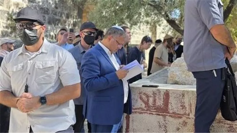 بن غفير يقتحم المسجد الأقصى بحماية قوات الاحتلال ويؤدي طقوسًا تلمودية