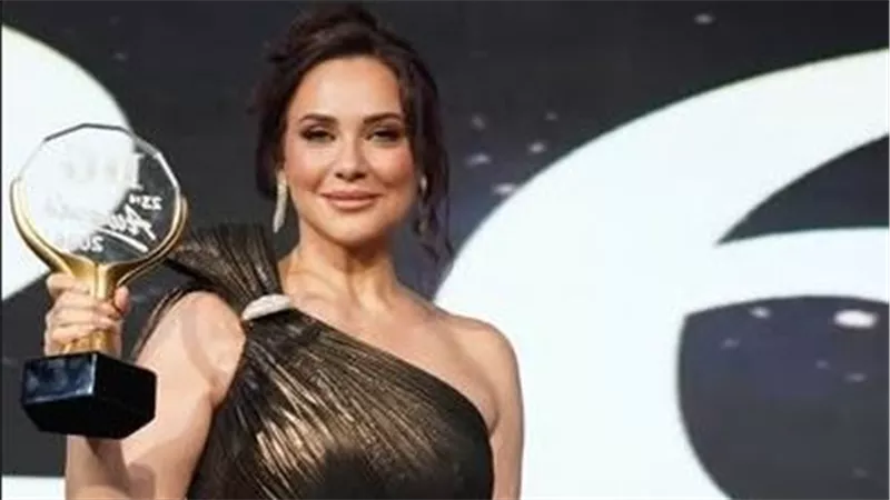 سلاف فواخرجي بعد تكريمها في مهرجان دير جيست: مصر وطن يقدر الفن ويفتح قلبه للمواهب العربية