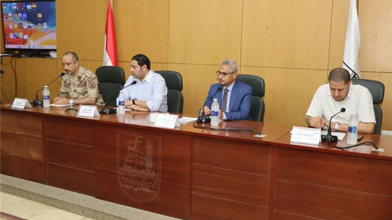 محافظ بنى سويف يتابع التعامل مع المواقف الطارئة ورفع جاهزية الجهات الحكومية 