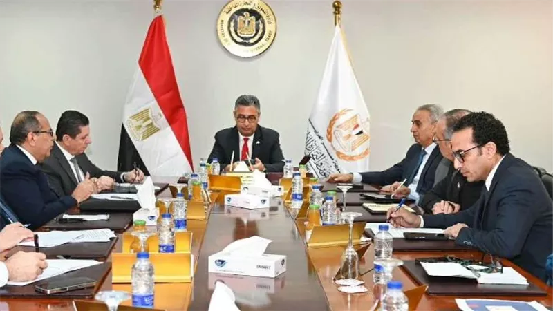 وزير التموين يوجه بزيادة ضخ السلع وتوسيع منافذ مبادرة خفض الأسعار.. 30 سلعة بأسعار مخفضة