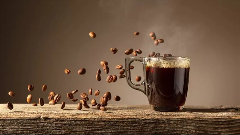 أضرار شرب القهوة على الريق.. ماذا يحدث لجسمك عند تناولها صباحًا؟