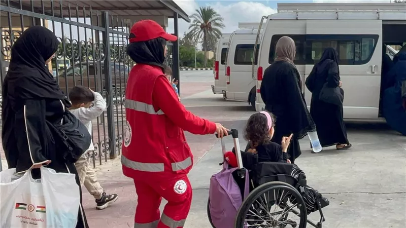 مصر تستقبل دفعة جديدة من الجرحى الفلسطينيين لتلقي العلاج عبر معبر رفح