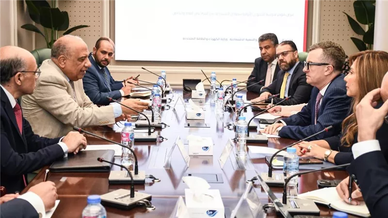 وزيرا الكهرباء والتخطيط يبحثان خطة العمل والتعاون المشترك فى مشروعات تحلية مياه البحر