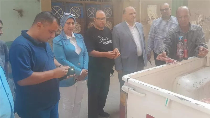 ضبط 300 كجم لحوم فاسدة وختم مزور لأختام المجازر الحكومية ببني سويف