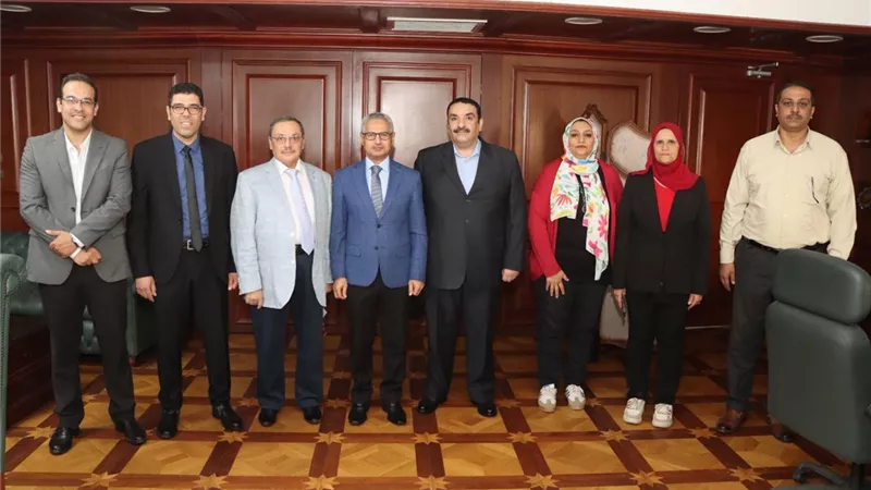 محافظ بنى سويف يلتقى لجنة تقييم مشروعات المبادرة الوطنية للمشروعات الخضراء الذكية