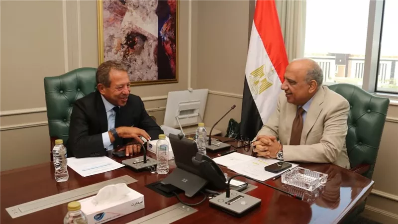 وزير الكهرباء يتابع مع أوراسكوم مستجدات تنفيذ مشروعات طاقة الرياح برأس شقير