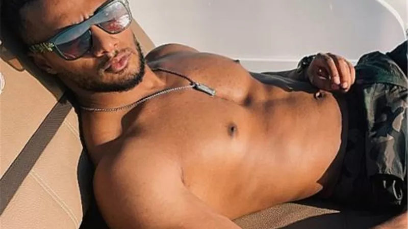 شاهد.. محمد رمضان عارى الجسد من بروفات حفله الجديد