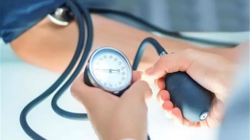 لماذا يسبب ارتفاع ضغط الدم الصداع؟.. اعرف الإجابة