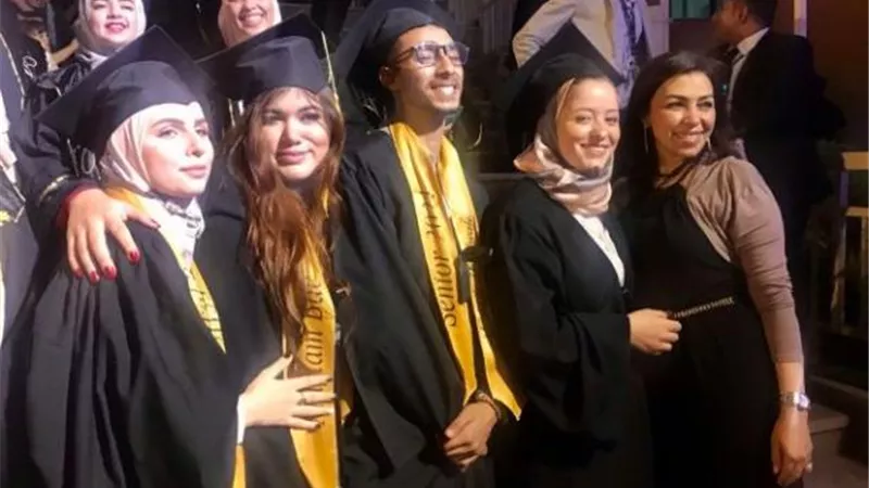 بالصور .. جامعة بدر تحتفل بتخريج دفعة جديدة من كلية اللغات والترجمة