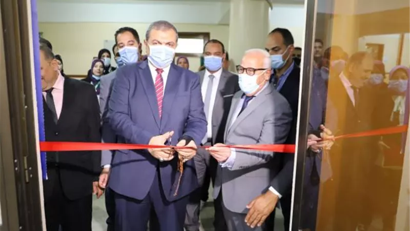 شاهد.. وزير القوى العاملة ومحافظ بورسعيد يفتتحان مركز تدريب ومعمل للغات