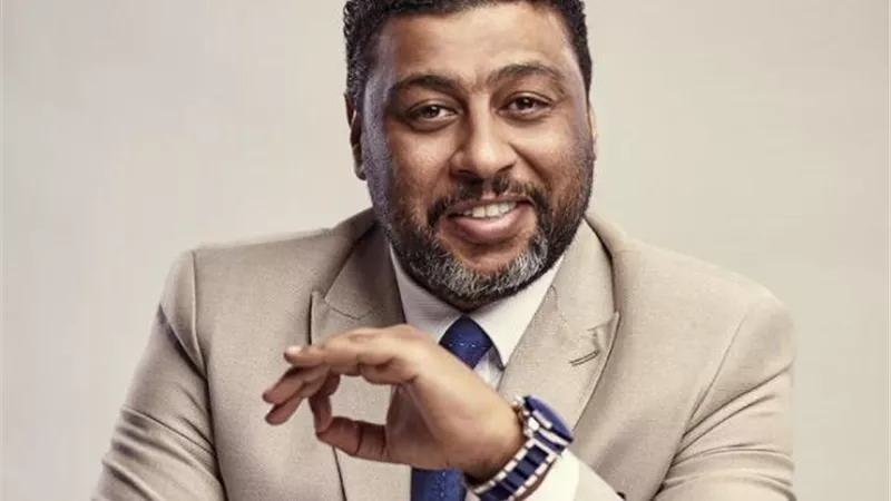 نكشف شخصية  محمد جمعة في ”النمس والإنس”
