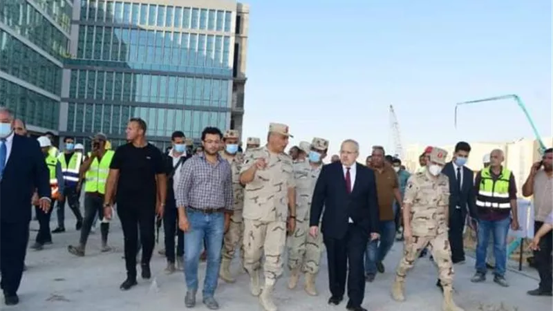 بالصور .. رئيس الهيئة الهندسية للقوات المسلحة ورئيس جامعة القاهرة يتفقدان المعهد القومى ‏للأورام الجديد