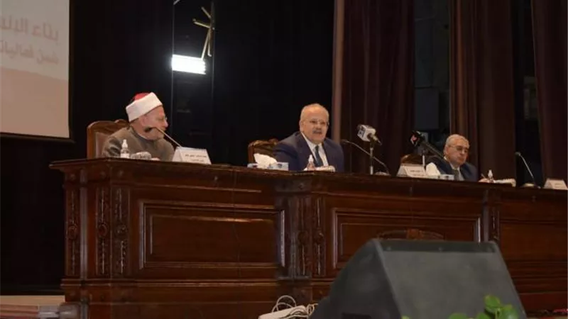 بالصور .. تفاصيل لقاء مفتي الجمهورية بطلاب جامعة القاهرة ضمن فاعليات معسكر إعداد القادة