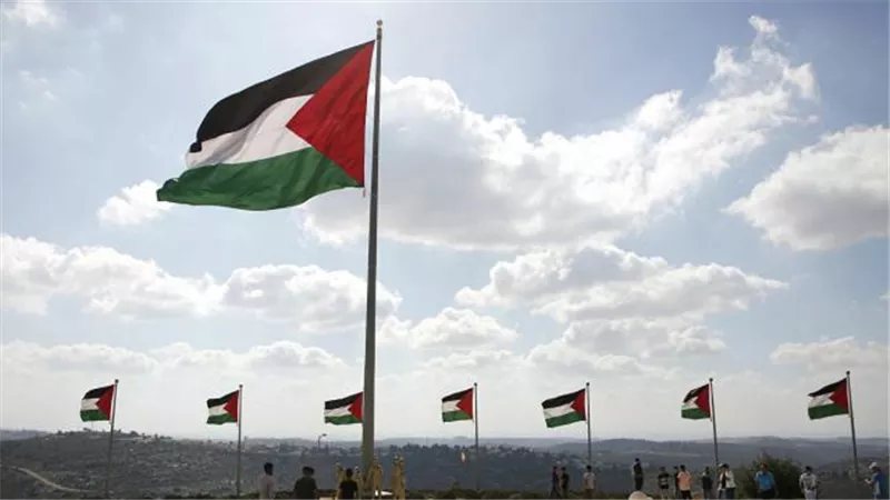 إجازة بدون مرتب لرافضي التطعيم ضد كورونا بالحكومة الفلسطينية