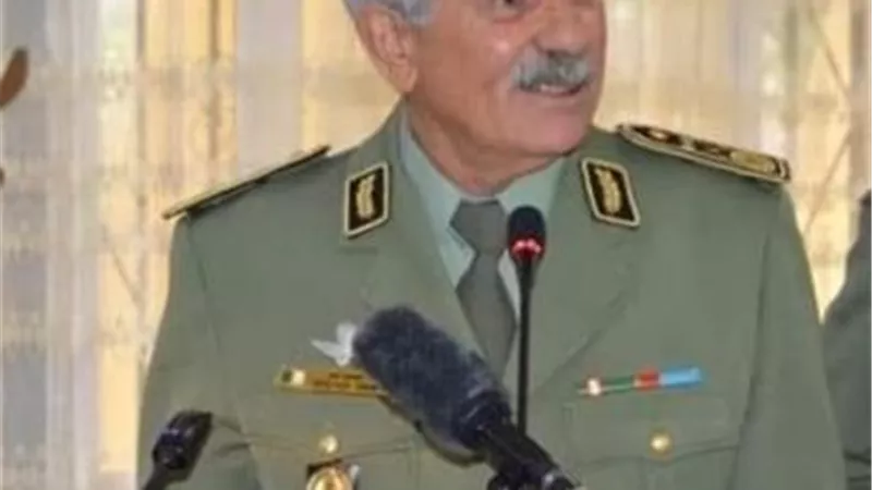 سرى للغاية.. معلومات لا تعرفها عن القائد الذى سيحمى الحدود الجزائرية الليبية من مرتزقة أردوغان
