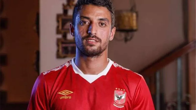 رسمياً.. طاهر محمد طاهر يوقع للأهلي 5 سنوات