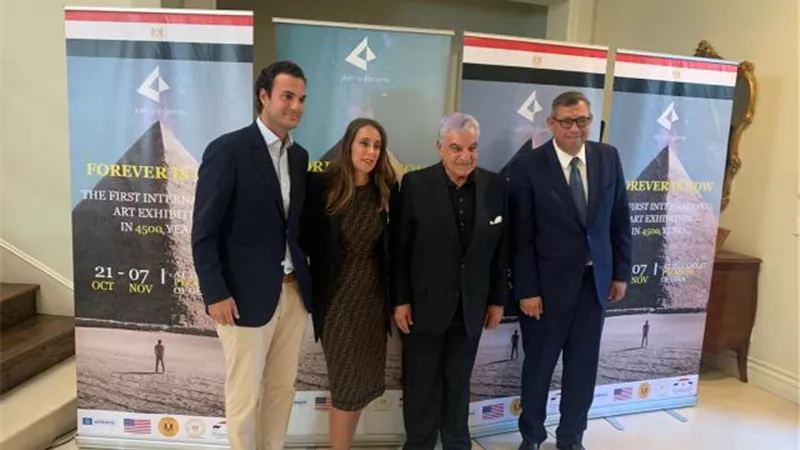 شاهد..  حملات تروجيه في لوس أنجلوس لمعرض ”الأبد هو الآن”
