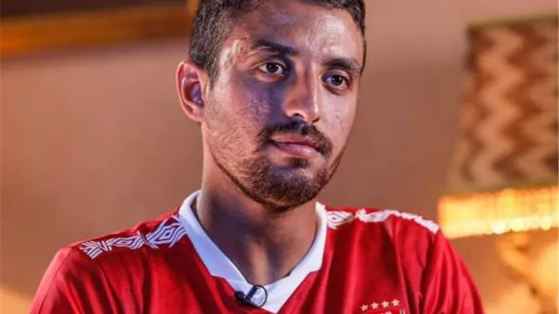 مهاجم الزمالك يهنئ طاهر محمد طاهر بالانتقال للأهلي