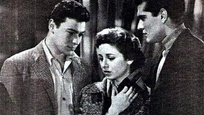 أوقع سيدة الشاشة في غرامه من أول مشهد وقاطع صديق عمره أحمد رمزي بسببها..حكايات من حياة ”لورانس العرب” عمر الشريف