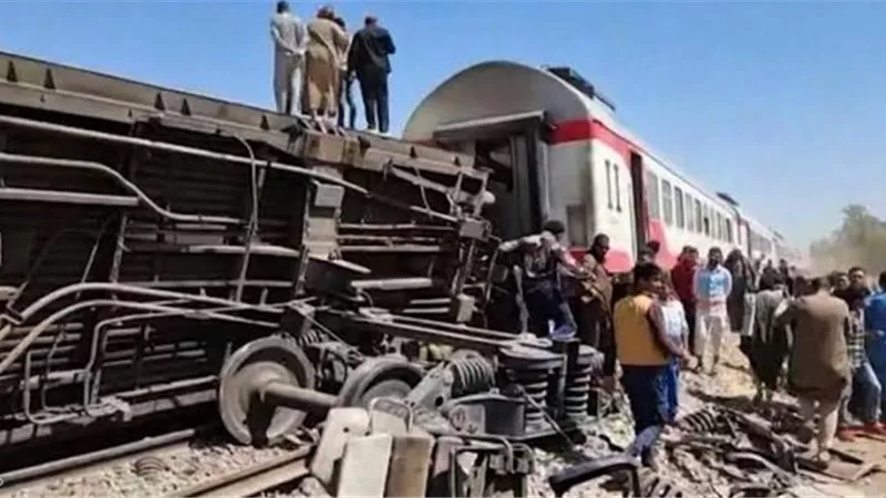 عاجل.. خروج قطار منوف عن القضبان بـ القناطر الخيرية