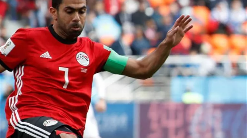 أنا الأحق.. قائد المنتخب يوجه رسالة ناريّة إلي حسام البدري