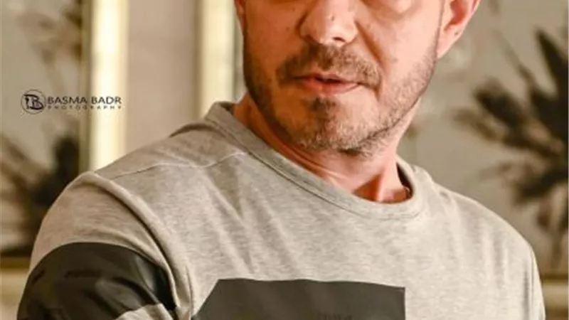 أحمد زاهر يعلن موعد انطلاق حلقات مسلسله الجديد”ورا كل باب”