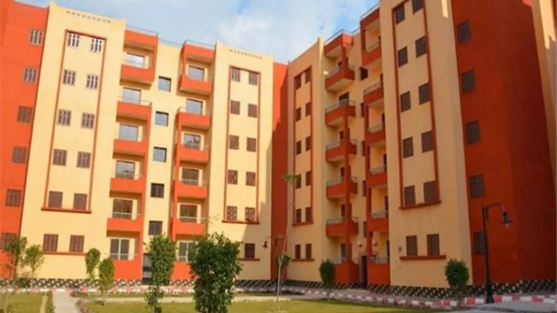«الإسكان» تطرح 63 محلاً تجاريا و4 صيدليات و12 وحدة مهنية وإدارية للبيع بالمزاد العلني بـ4 مدن جديدة
